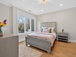 18 Windemere Way, Woodbury NY 11797