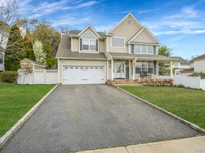 52 Shady View Crossing, Manorville NY 11949