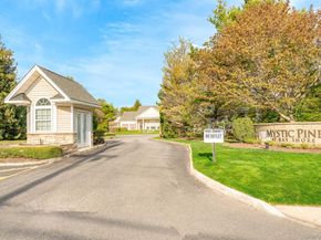 21 Virginia Pine Lane 21, Bay Shore NY 11706