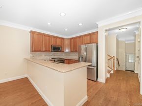21 Virginia Pine Lane 21, Bay Shore NY 11706