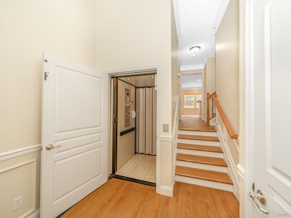 21 Virginia Pine Lane 21, Bay Shore NY 11706