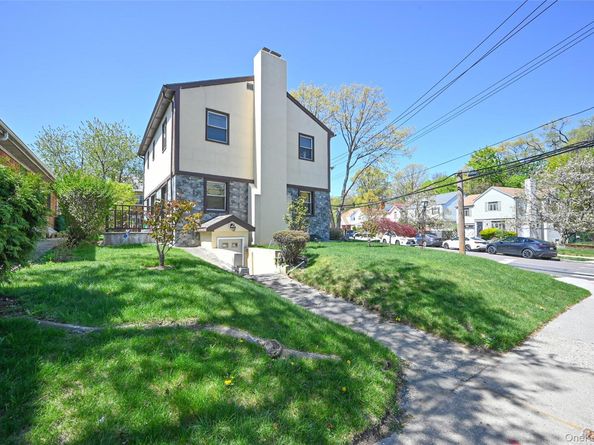 223-14 Kingsbury Avenue, Oakland Gardens NY 11364