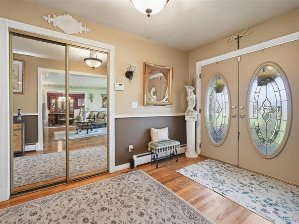 8 Penn Drive, Dix Hills NY 11746