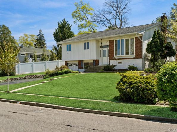 115 Morewood Drive, Smithtown NY 11787