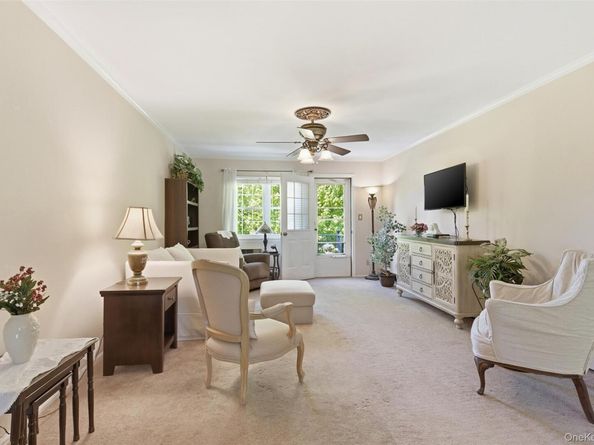 10 Harbour Lane 4B, Oyster Bay NY 11771