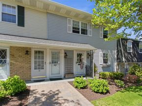 10 Harbour Lane 4B, Oyster Bay NY 11771