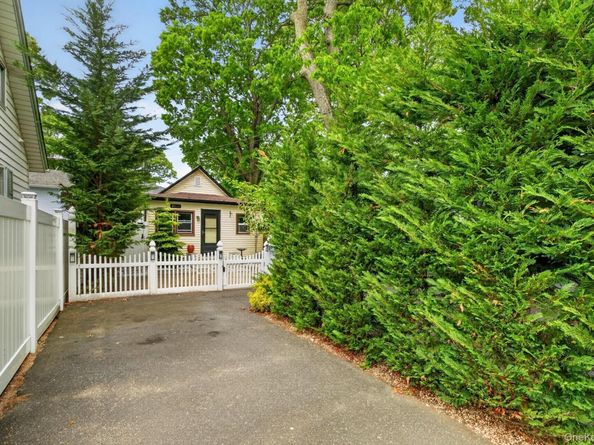 2084 Washington Street, Merrick NY 11566