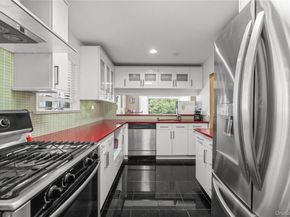 24002 Oak Park Drive 18C, Little Neck NY 11362