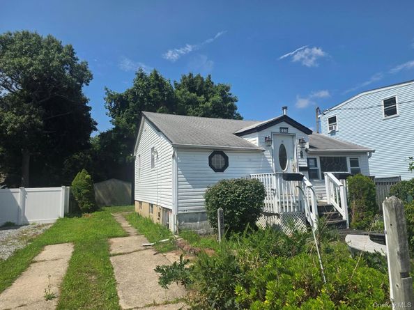 533 S 8th Street, Lindenhurst NY 11757