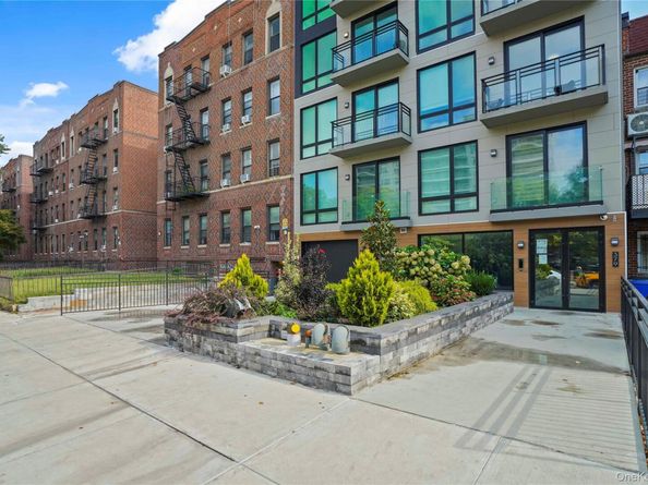 379 Ocean Parkway 3A, Brooklyn NY 11218
