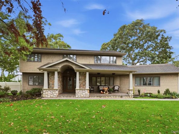 33 Quail Run, East Islip NY 11730