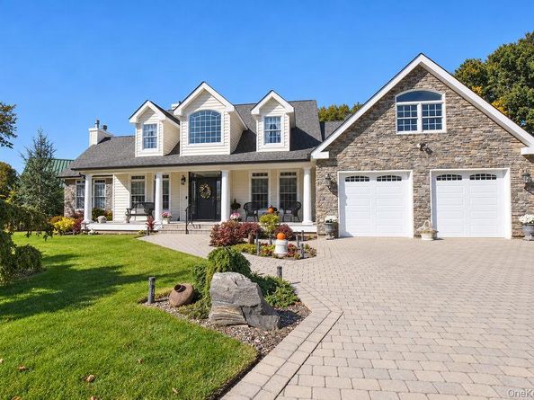 7 Heller Court, Bohemia NY 11716