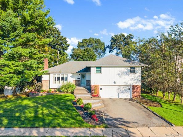 84 Melanie Lane, Syosset NY 11791