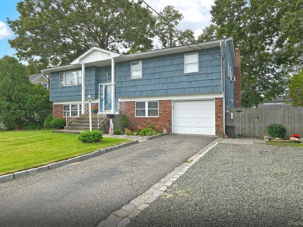245 N Fulton Avenue, Lindenhurst NY 11757