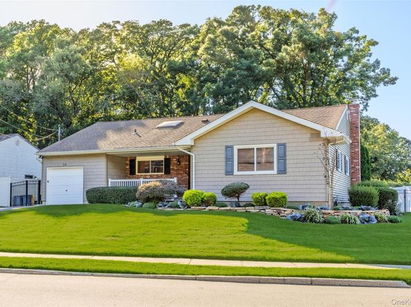 24 Kingswood Drive, Old Bethpage NY 11804