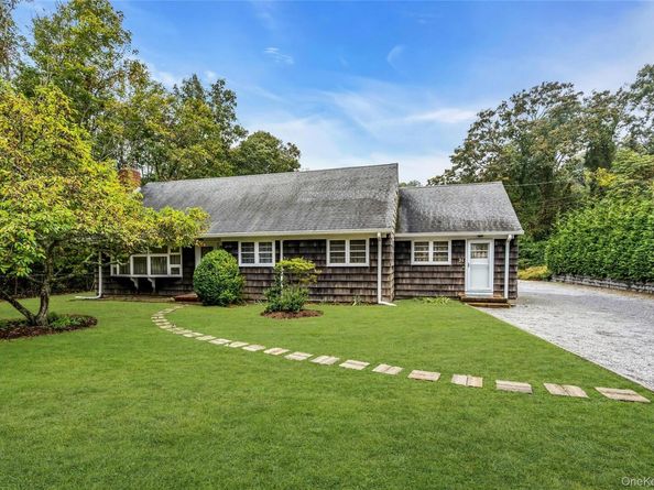 21 Squiretown Road, Hampton Bays NY 11946
