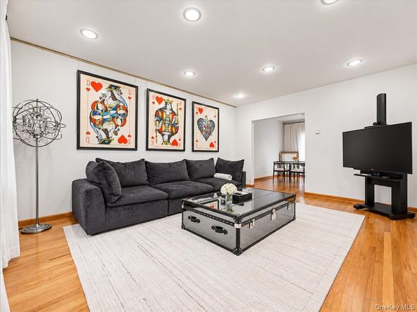 7551 Utopia Parkway, Fresh Meadows NY 11366