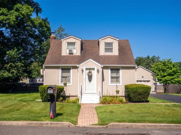120 Aspen Road, Kings Park NY 11754
