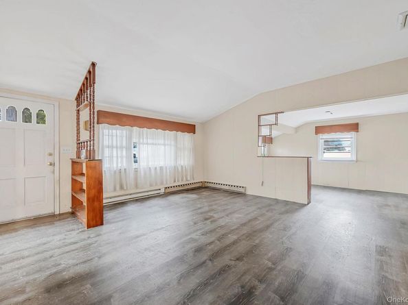 35 Gwendolyn Place, East Islip NY 11730