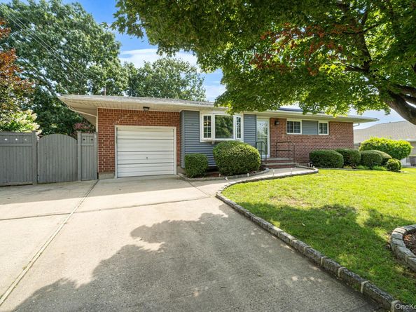 285 W 9th Street, Deer Park NY 11729