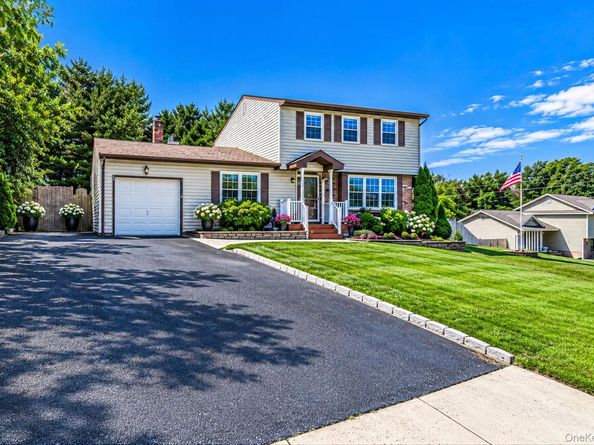 4 Rolling Hills Drive, Ridge NY 11961