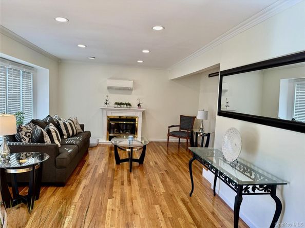 65 Westwood Road N, Massapequa Park NY 11762