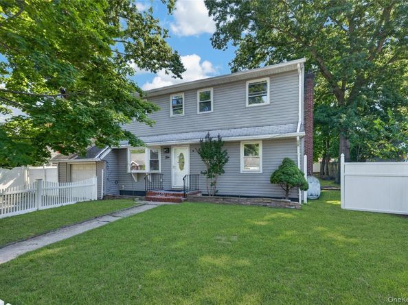 10 Field Place, Huntington Station NY 11746