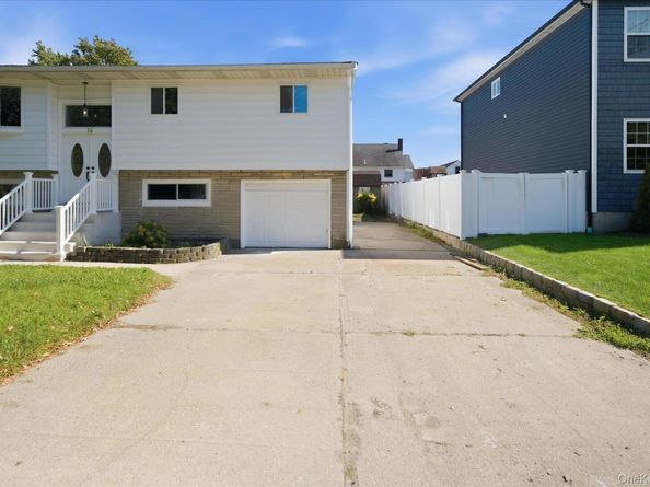 14 Garfield Place, Lindenhurst NY 11757