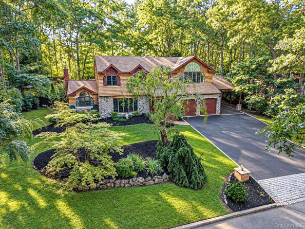 35 Hastings Drive, Ridge NY 11961