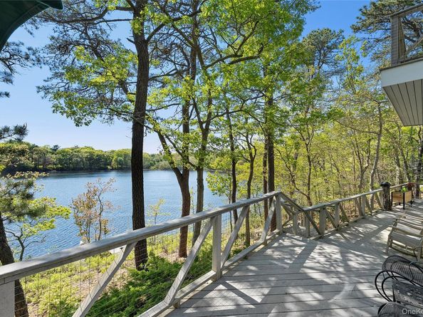 9 Lake View Ct, Southampton NY 11968