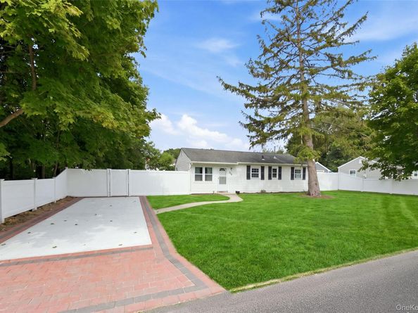710 Bourdois Avenue, Bellport NY 11713