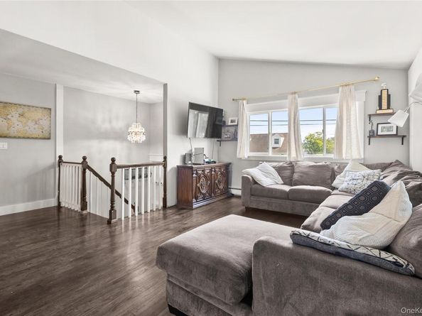 14 Plain Street, Lindenhurst NY 11757