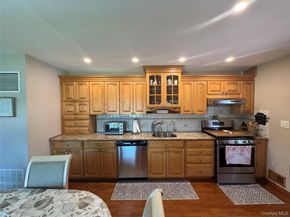 98 W 8th Street, Deer Park NY 11729