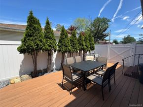 98 W 8th Street, Deer Park NY 11729