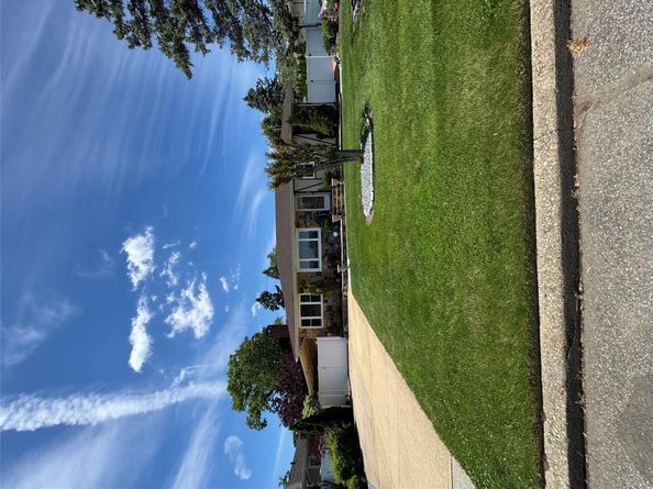 98 W 8th Street, Deer Park NY 11729