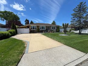 98 W 8th Street, Deer Park NY 11729