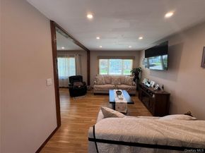 98 W 8th Street, Deer Park NY 11729