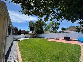 98 W 8th Street, Deer Park NY 11729
