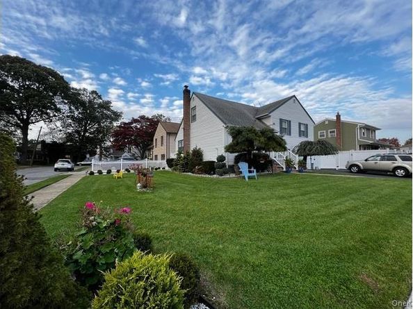 882 Roosevelt Street, West Hempstead NY 11552