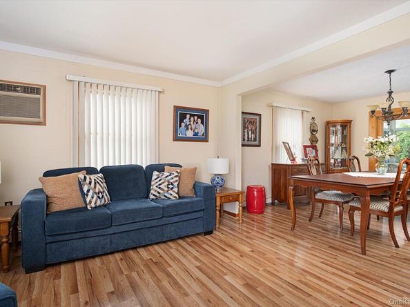 4 Water Lane N, Levittown NY 11756