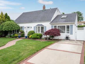 4 Water Lane N, Levittown NY 11756