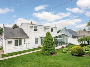 4 Water Lane N, Levittown NY 11756