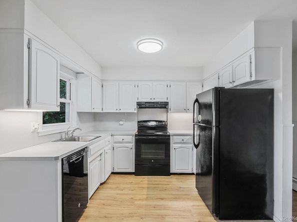 2 Linden Avenue, Holtsville NY 11742