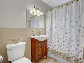 102 Mariners Way, Copiague NY 11726