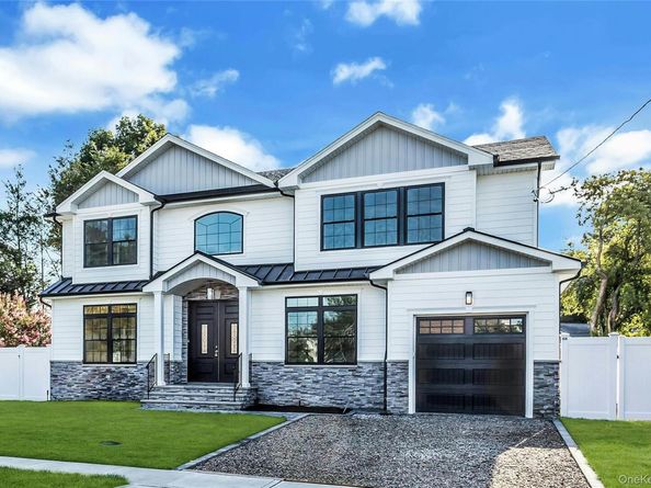 76 Wyoming Court, Syosset NY 11791