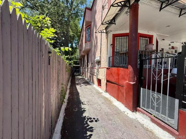 3935 Barnes Avenue, Bronx NY 10466