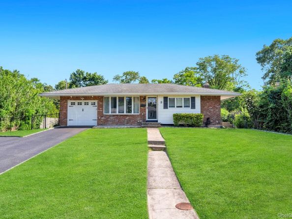 3 Bayberry Drive, Saint James NY 11780