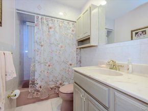 206 N Iowa Avenue, Massapequa NY 11758