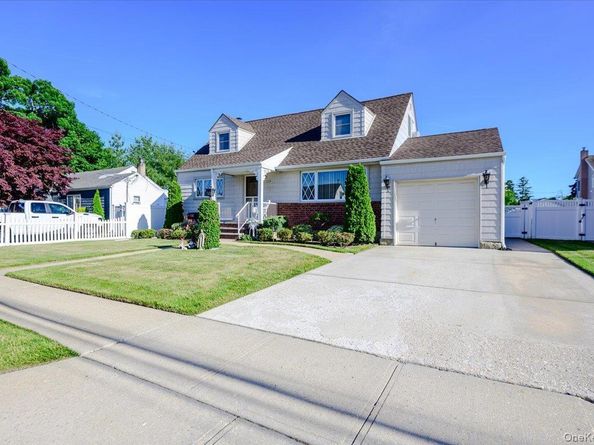 206 Iowa Avenue, Massapequa NY 11758