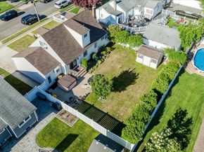 206 N Iowa Avenue, Massapequa NY 11758